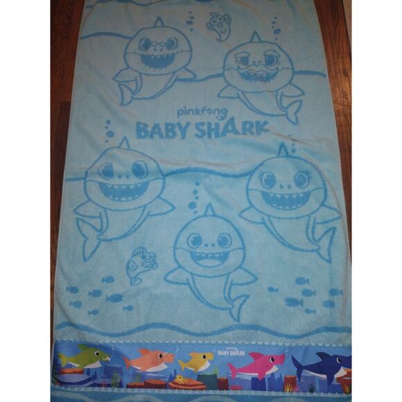 Nickelodeon Pinkfong Baby Shark Bath Towel - Picture 2 of 7
